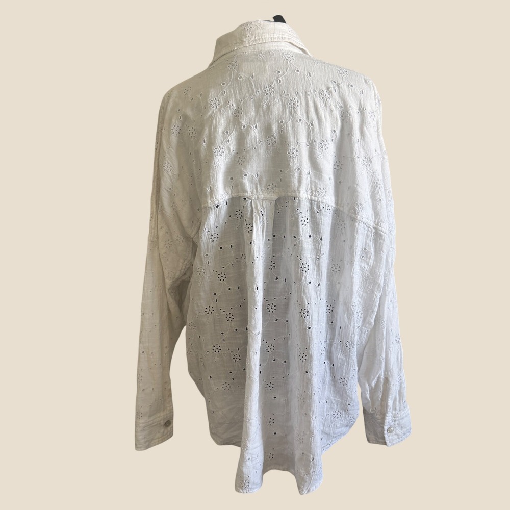 American Eagle White Eyelet Oversized Button Down Shirt M Coastal Boho Layering - Picture 2 of 6